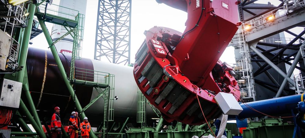 Upending tools voor handling fundatiepalen van windmolens