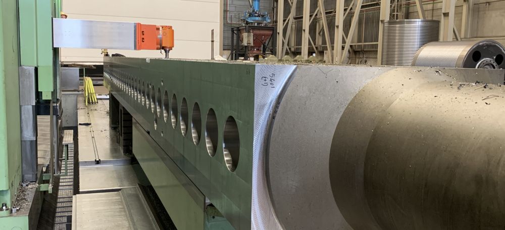 Machining of a roller drum