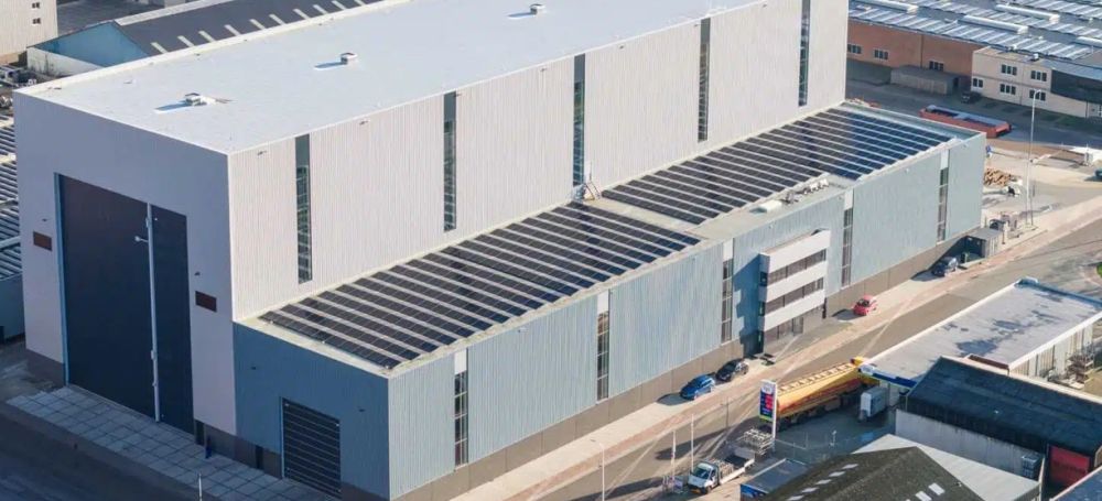 Bedrijfshal voorzien van 720 zonnepanelen!