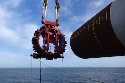 rp2-offshore-wind-equipment-upending-2.jpg