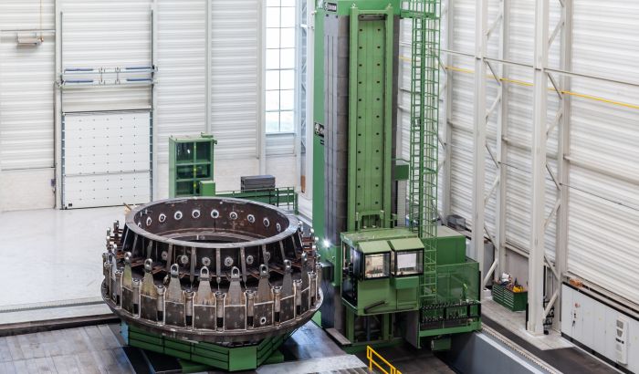 Turret mooring system for oil transfer