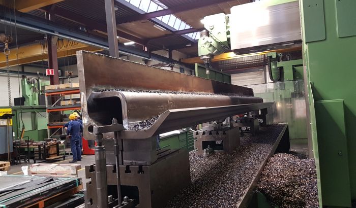 Motion compensated crane voor een walk-to-work schip
