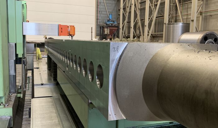 Machining of a roller drum