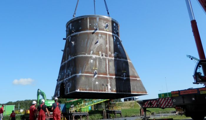 Crane base for an offshore installation vessel