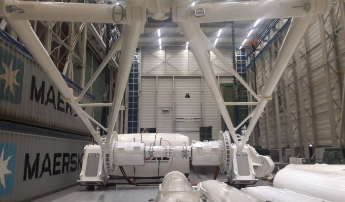 Giant observation wheels for amusement parks